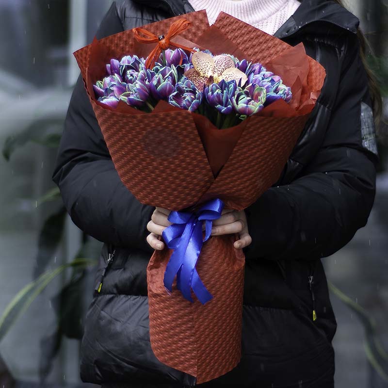 Bouquet from the 21st tulip: "Cosmic evening"