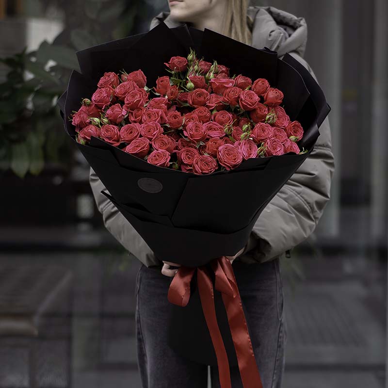 Bouquet of 15 raspberry branch roses "Classic in details"