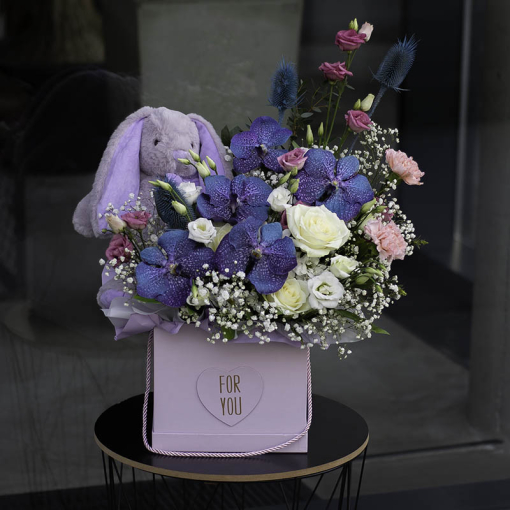 Квіткова композиція "Аліса в країні Чудес"