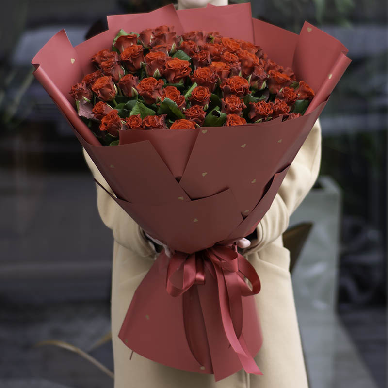 Букет із 51 троянди Ель торо "Червоне, то любов"