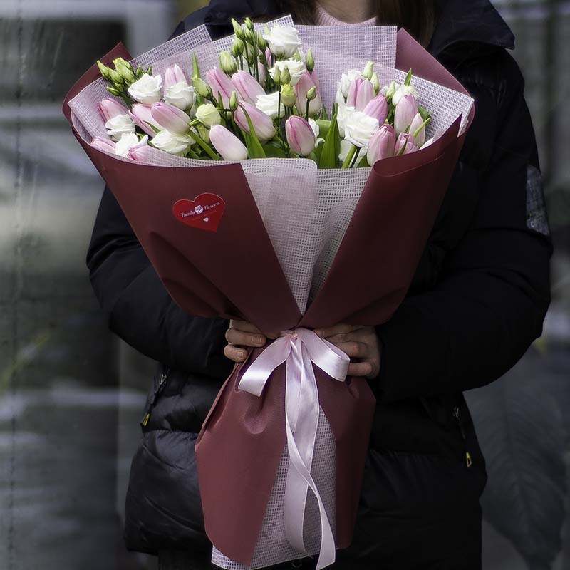 Bouquet of 25 Tulips “The Peep of Dawn”