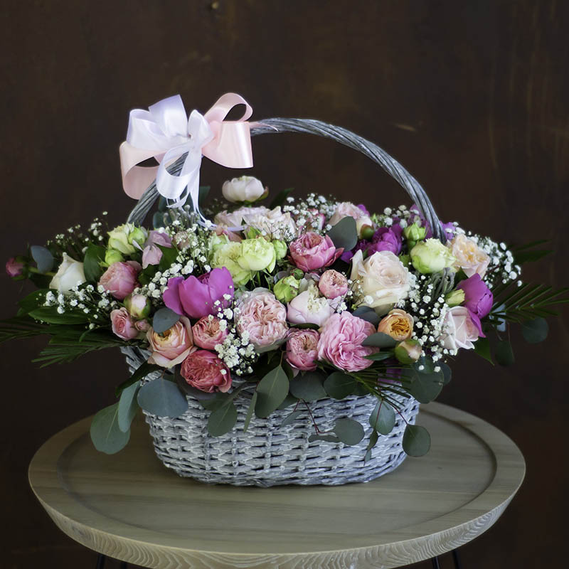 Доставка квітів Львів, Квітковий кошик "Яскравий ефект"