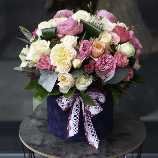 Доставка квітів Львів, Квітковий циліндр "Квіткове мереживо"