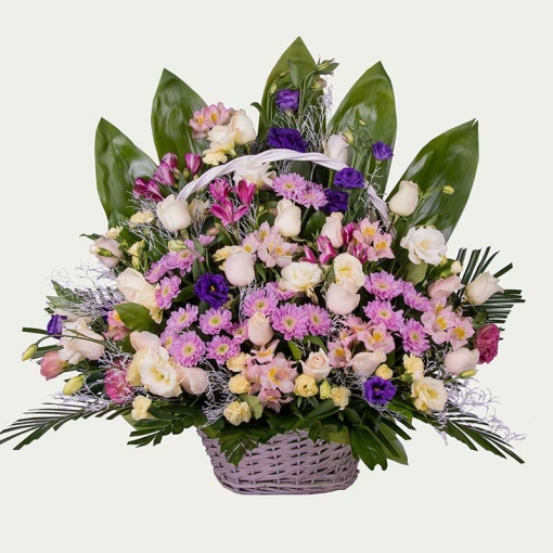 Плетений кошик квітів "Ваша Величність"