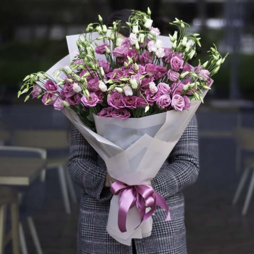 Доставка квітів Львів, Букет із 19-ти еустом "Малинова долина"