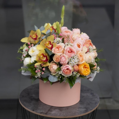 Квітковий цилінд "Кораловий акцент"