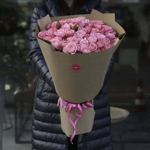 Доставка квітів Львів, Букет із 19шт. троянди-спрей "Малиновий полістер"