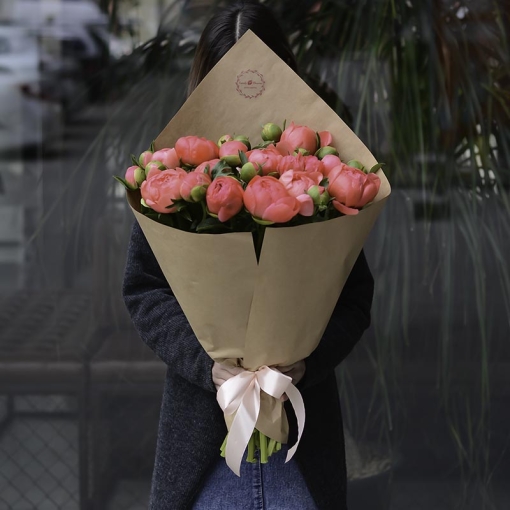 buket-iz-25-oh-gollandskyh-pivonij-malynovyj-pudyng