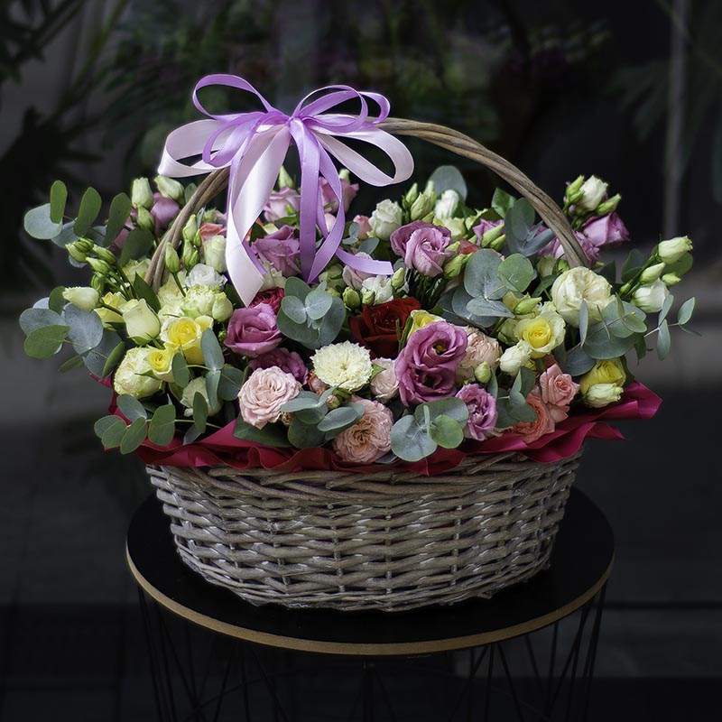 Flower basket "Raspberry accent"