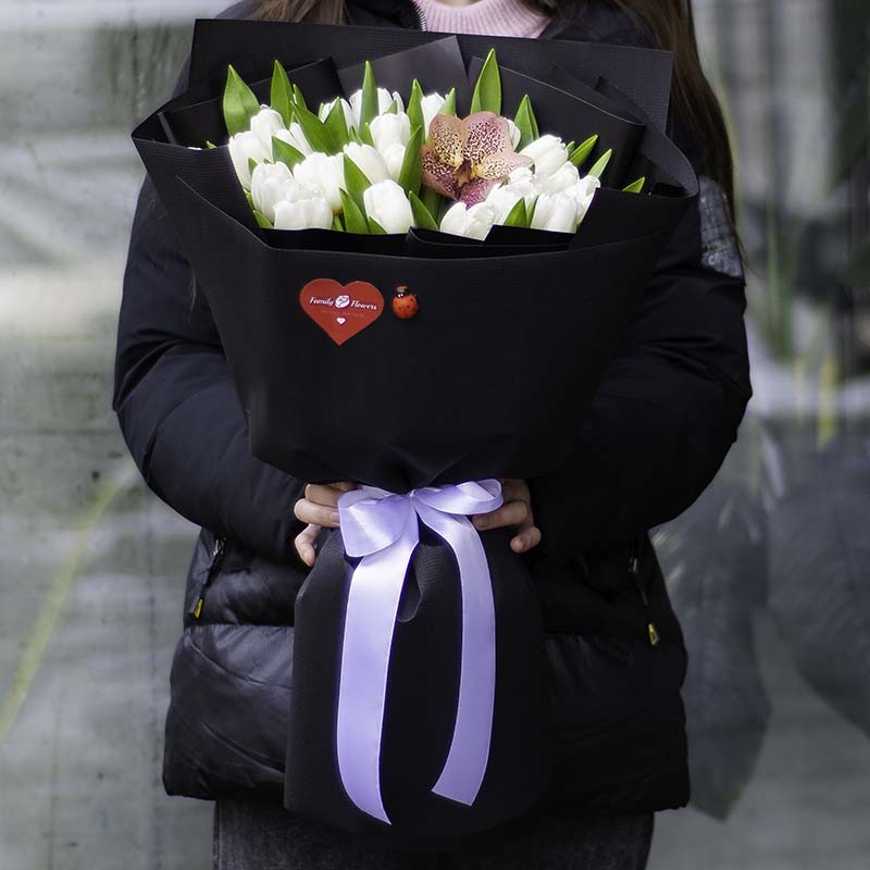 Bouquet of 25 tulips: "Magic night"