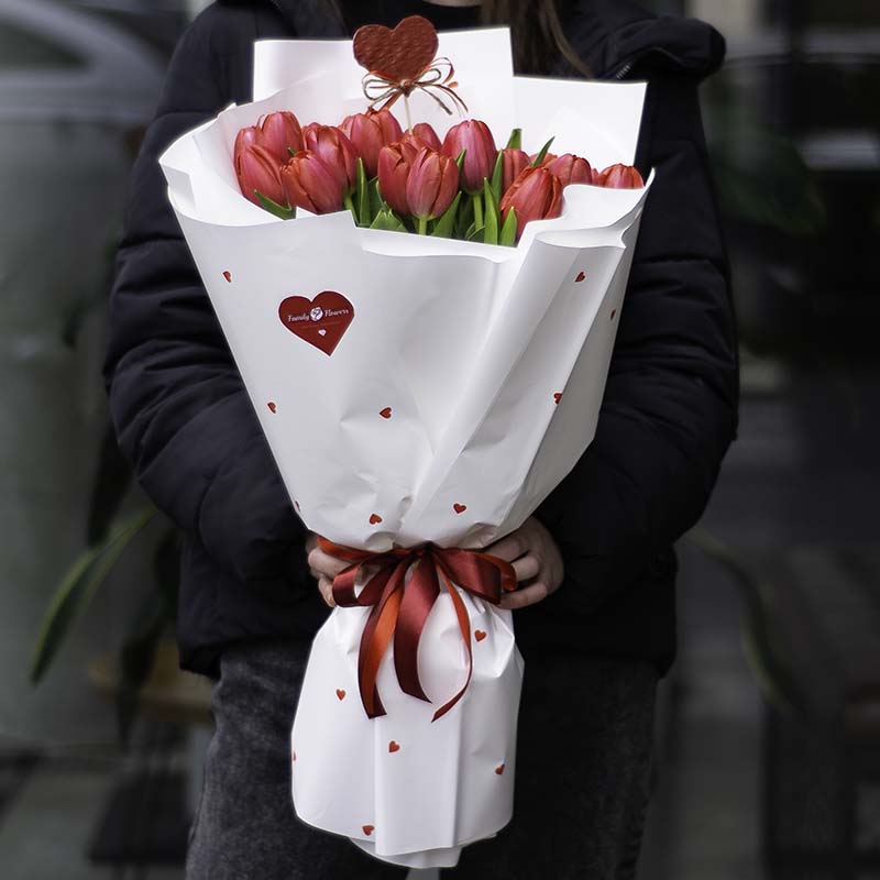 Bouquet of 25 tulips: “Velvet Valentine”