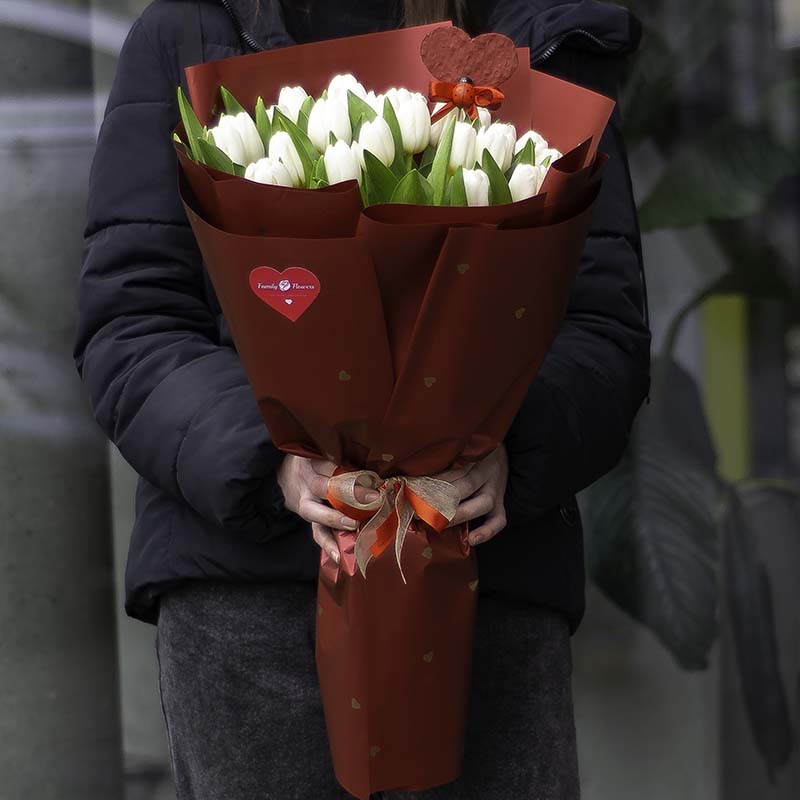 Bouquet of 25 tulips: “Velvet Heart”